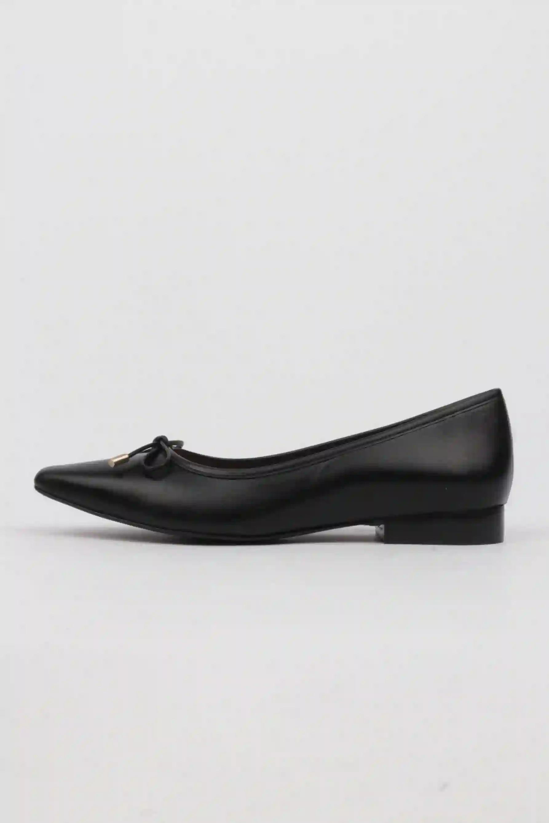 Bailarinas negras punta cuadrada detalle lazada