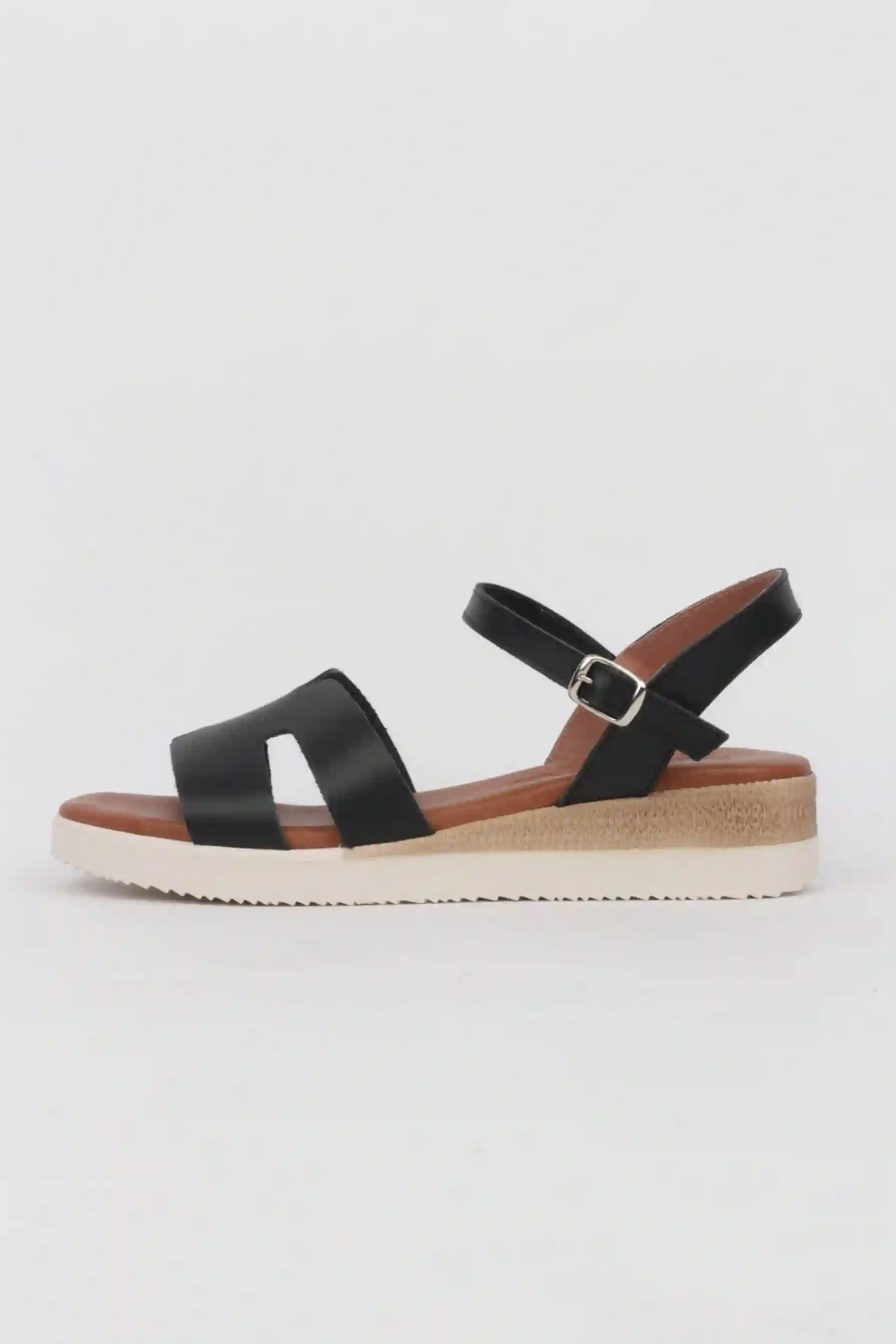 Sandalias planas negras detalle pala