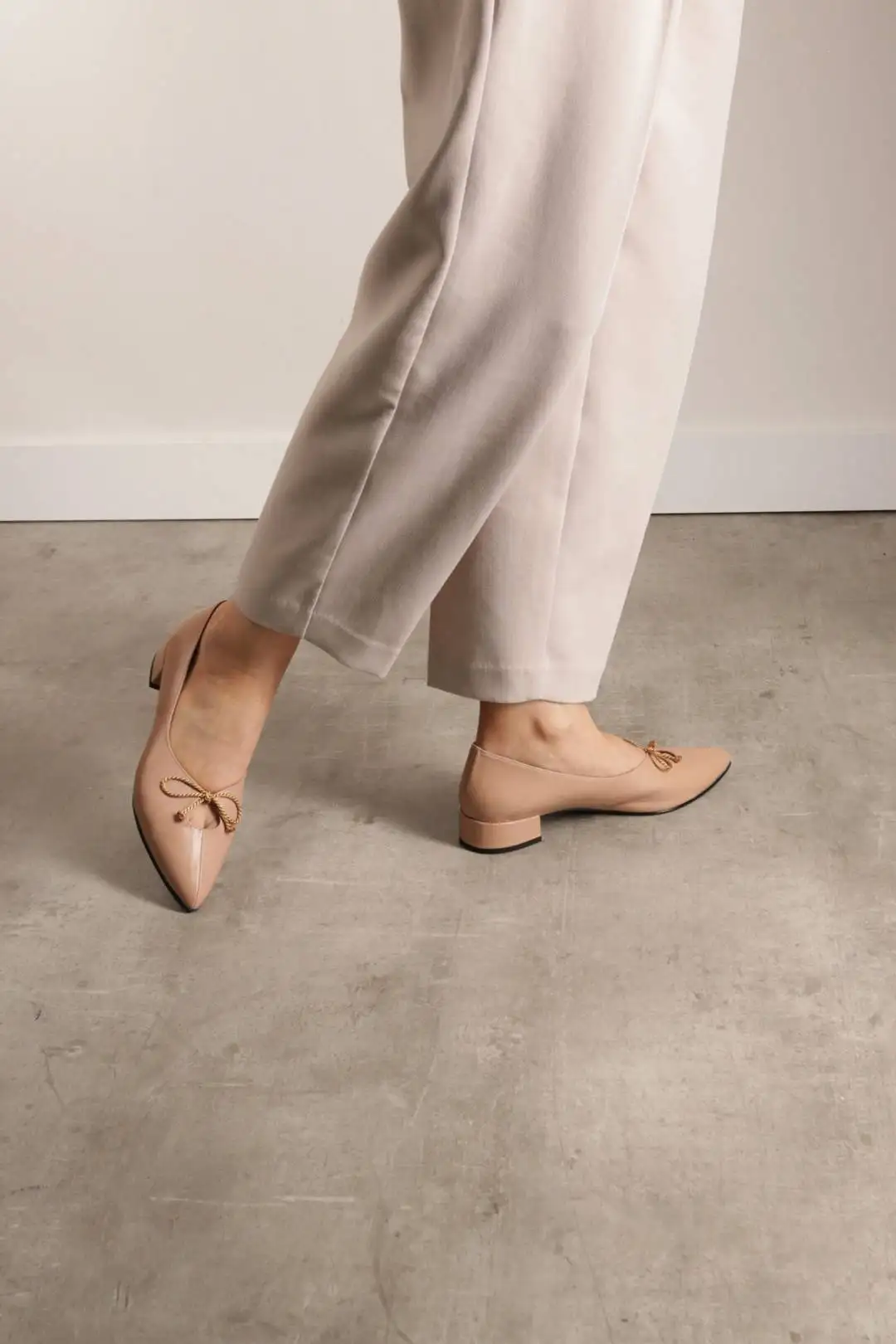 Zapatos Camel Tacón Bajos Detalle Lazo