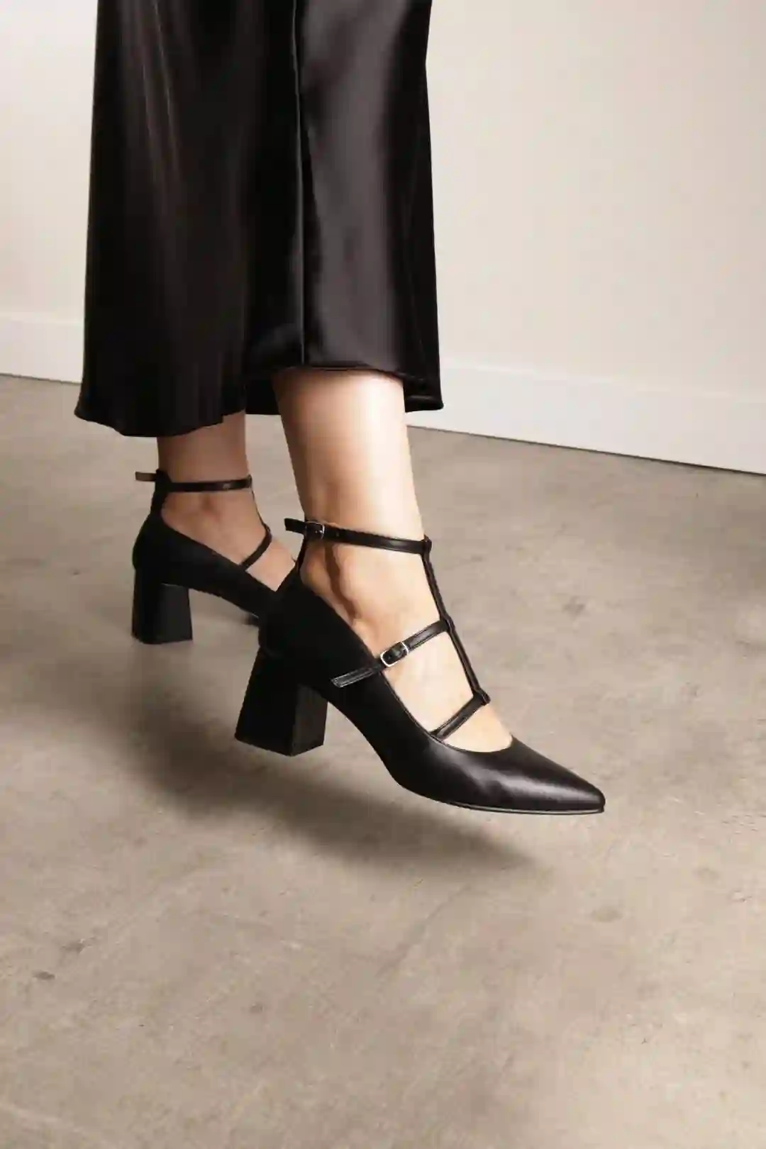 Zapatos Mary Janes Negros Detalle Correas