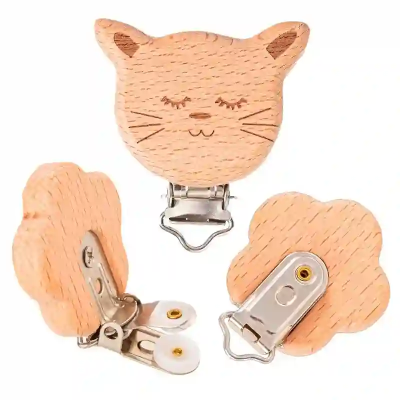 Portachupete de Madera Con Pinzas en Forma de Gato