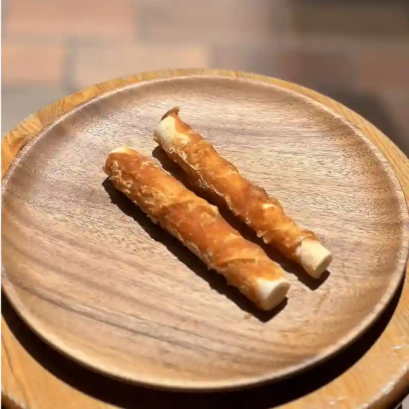 Rolls de Piel Con Pollo Mediano (15 cm)