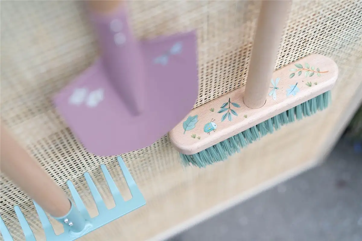 Forest Friends gardening broom - Image 2