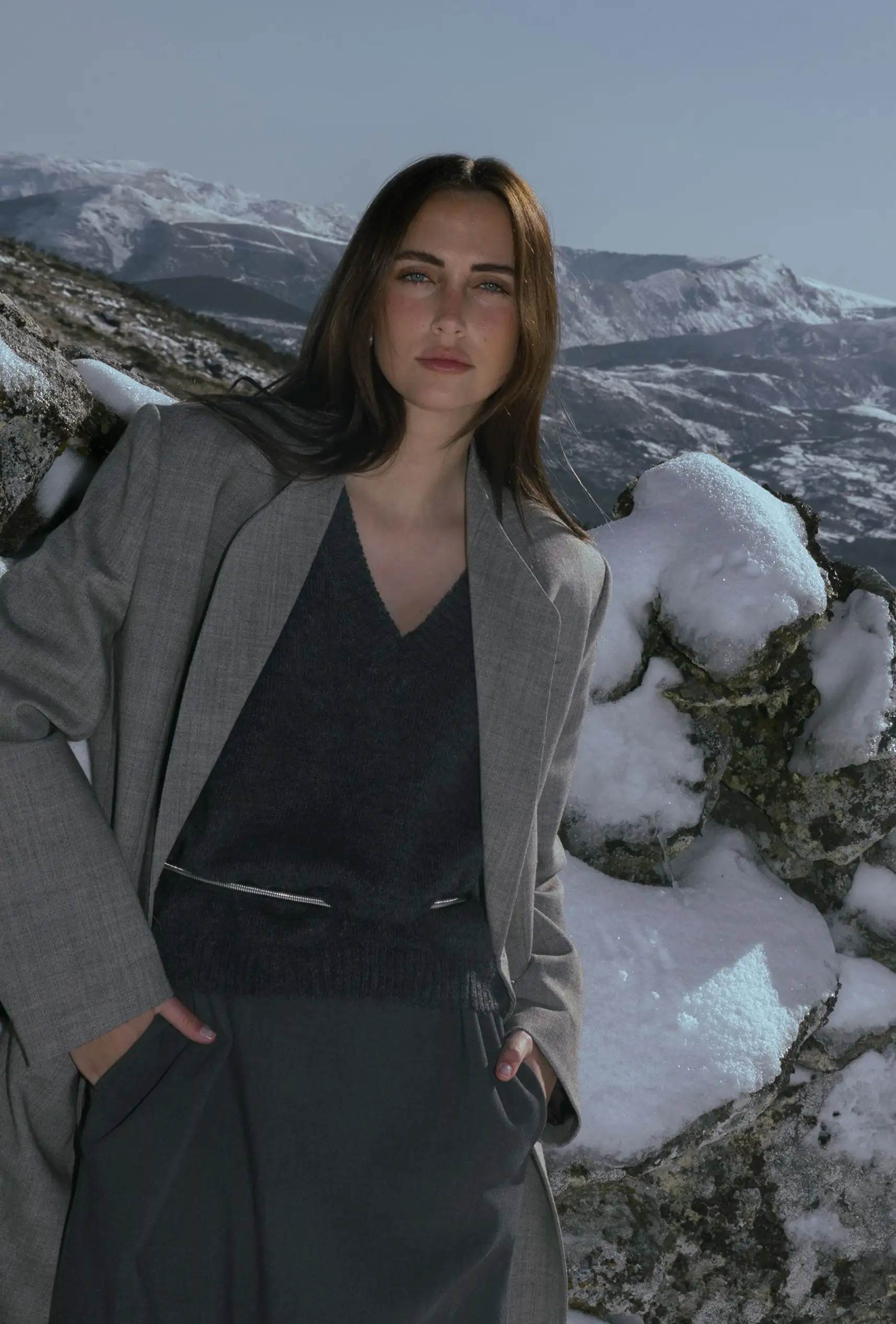 Jersey con cuello de pico: Gris - Imagen 8