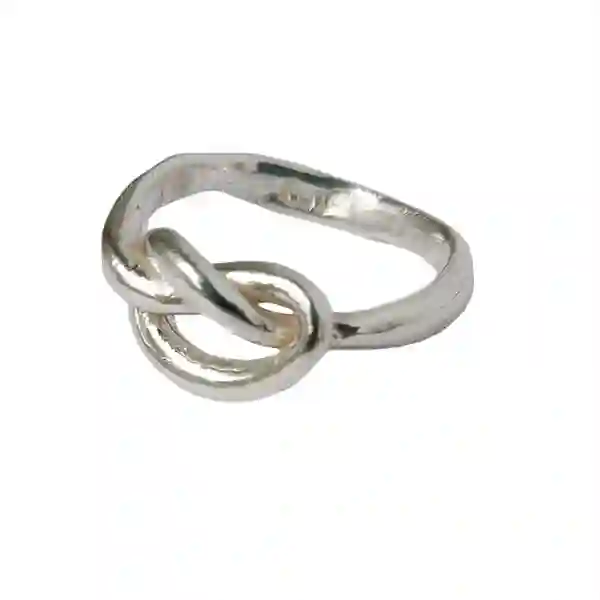 Anillo de nudo de amor
