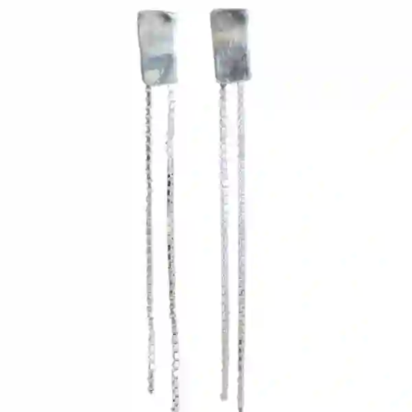 Pendientes de tachuelas de Isadora con cadena