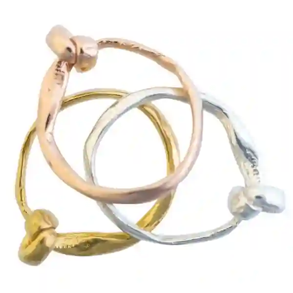 Layla Anillo de apilamiento de nudos pequeños