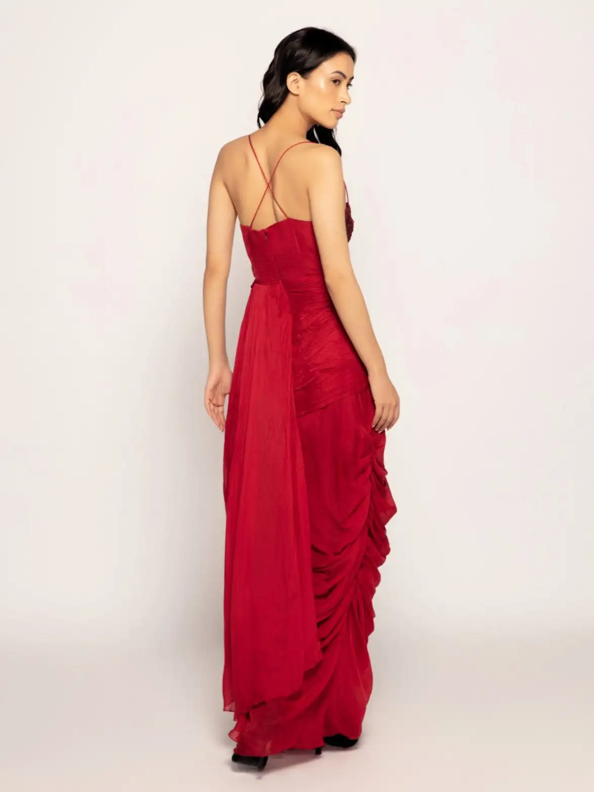 Vestido con corta asimétrico carmesí - Imagen 2