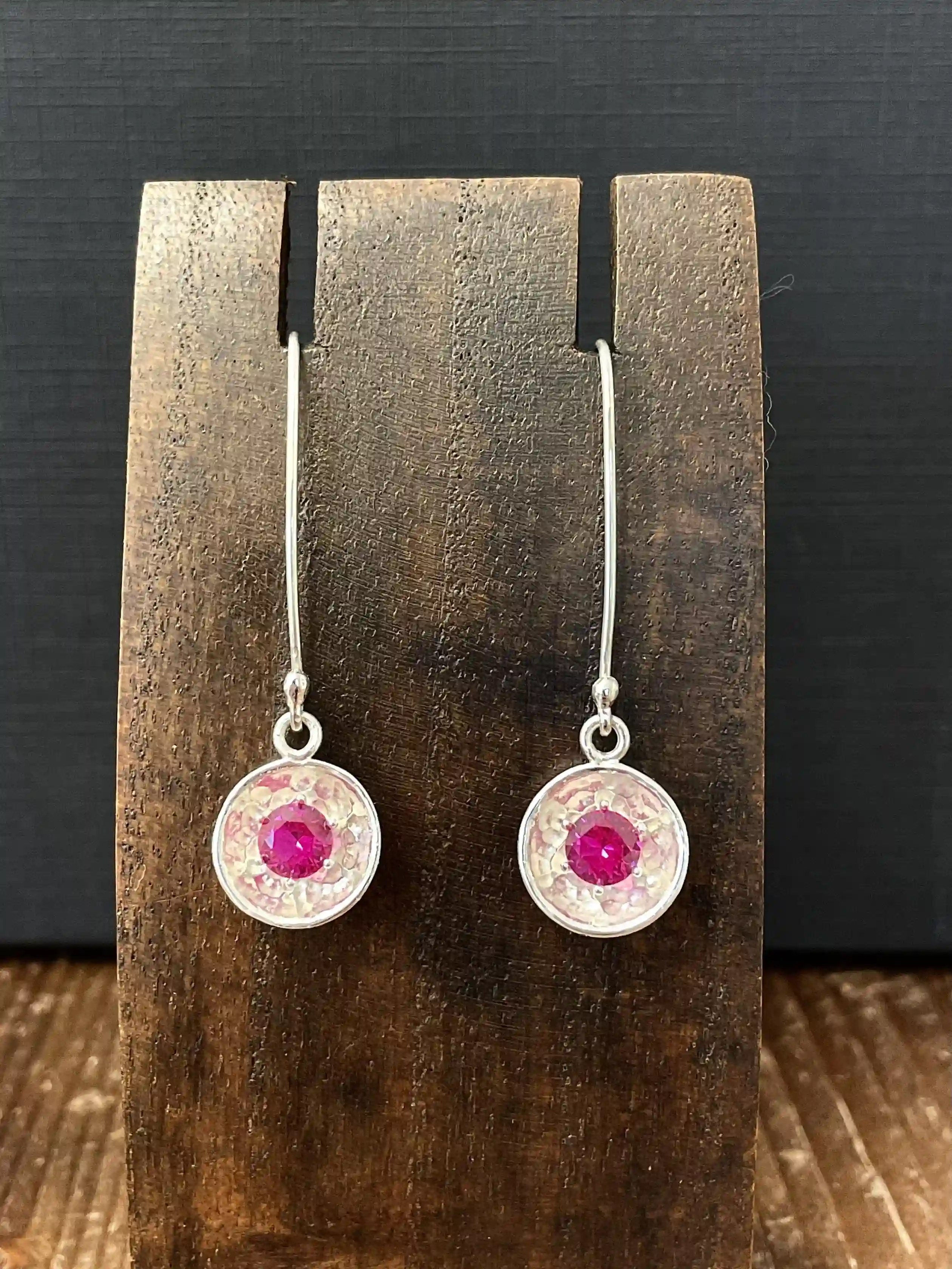 Disco | Pendientes Largos Con Rubí Sintético