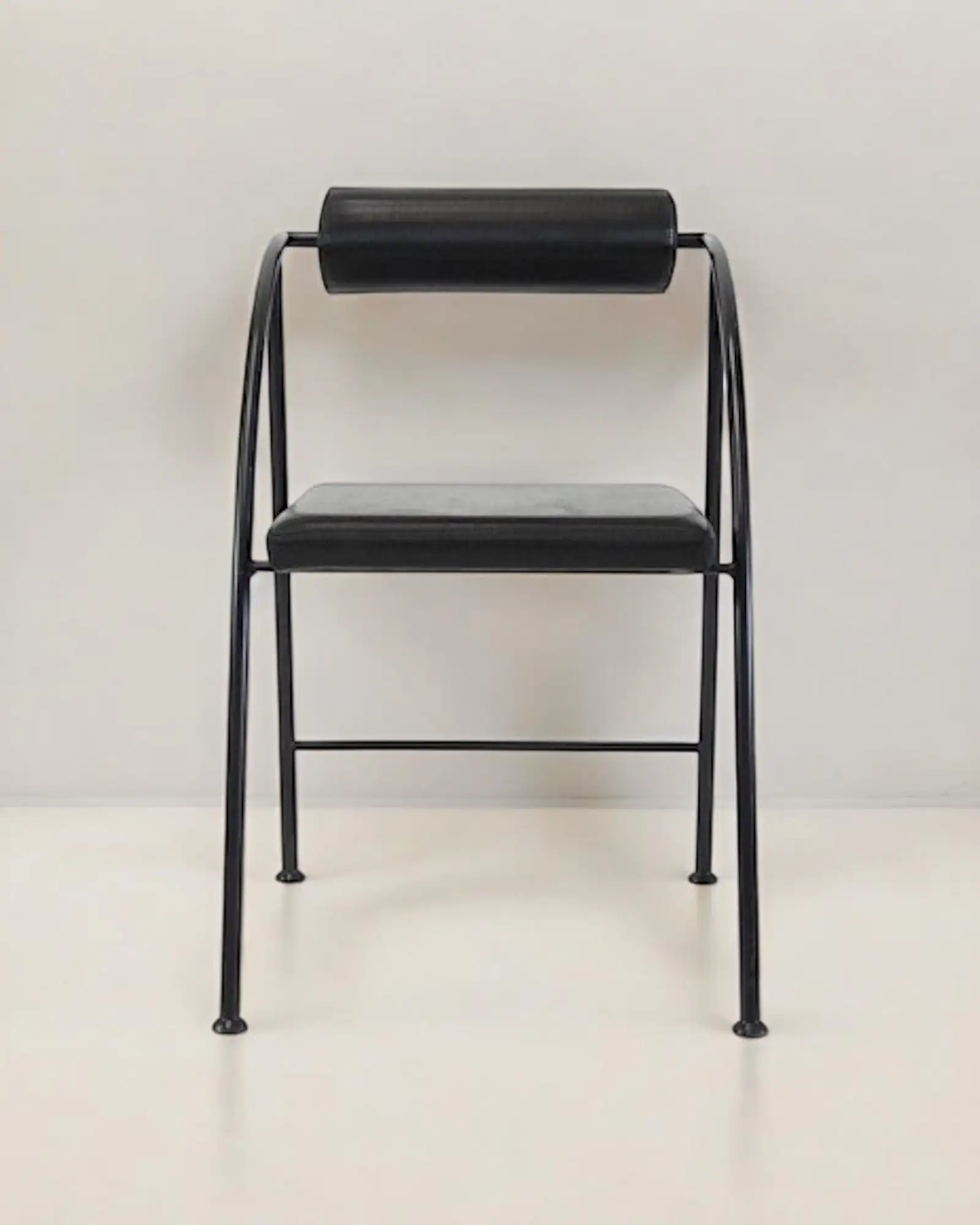 Sillas vintage negras posmodernas - Imagen 3