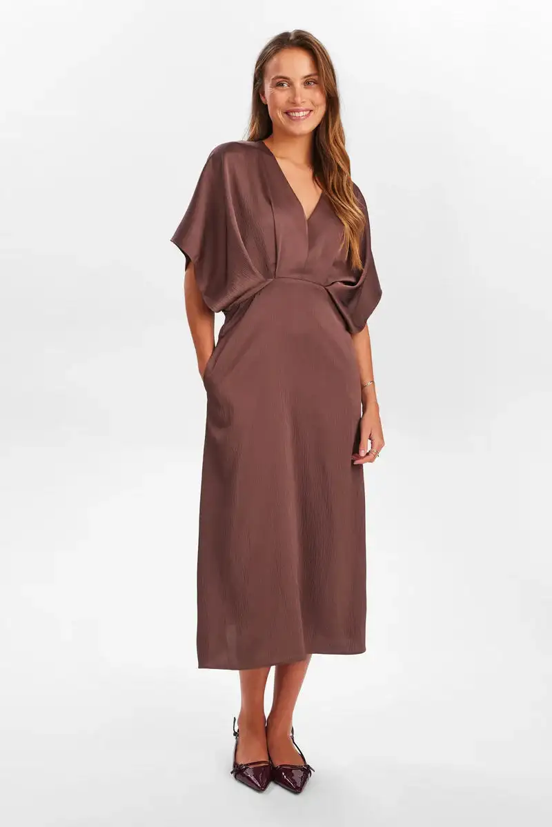 Vestido midi satinado CHOCOLATE - Imagen 3