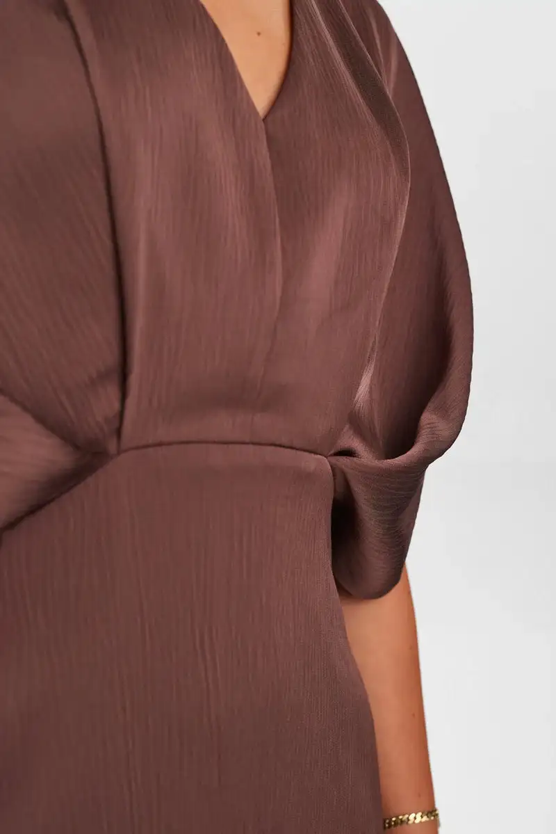 Vestido midi satinado CHOCOLATE - Imagen 4