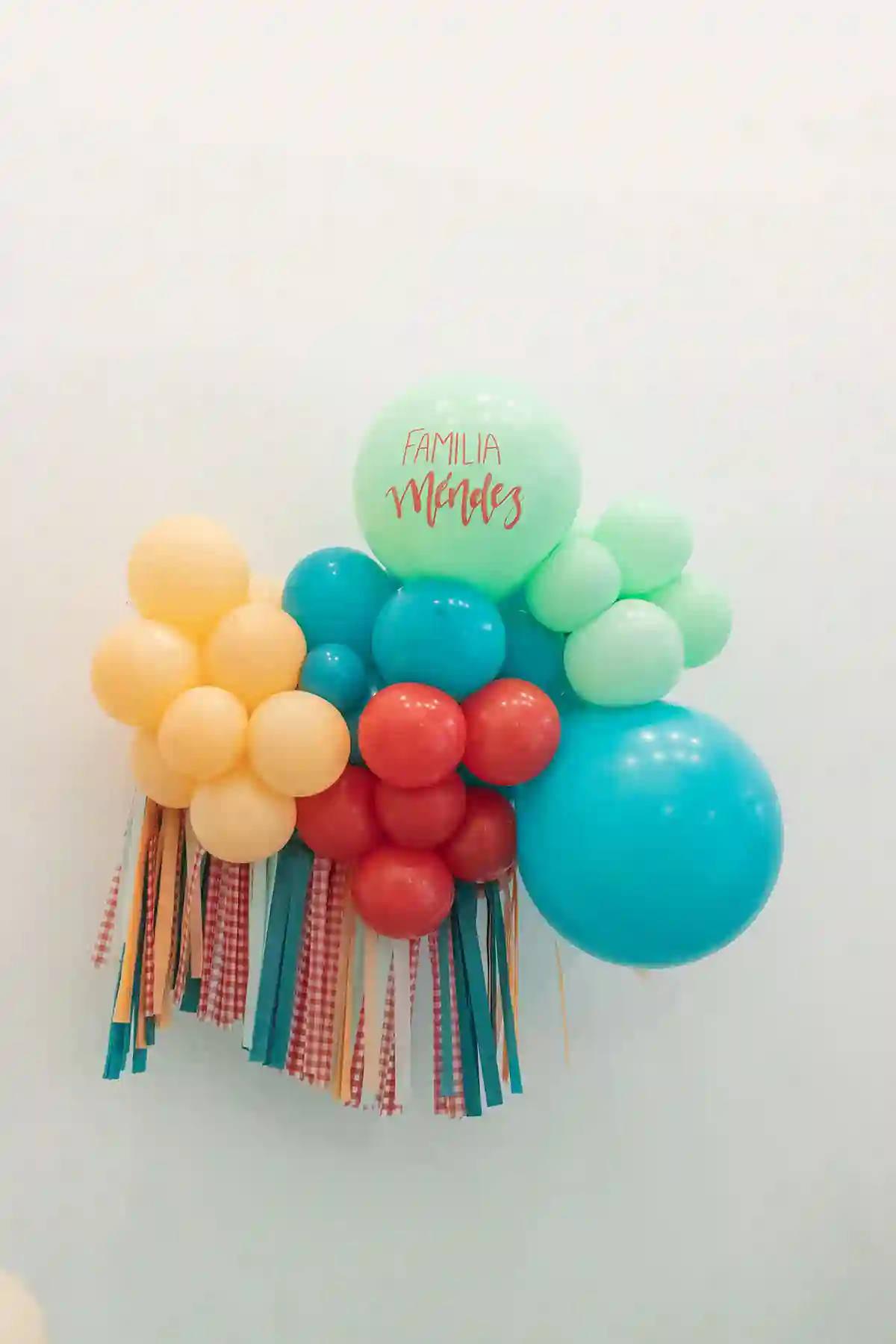 NUBE DE GLOBOS CON FLECOS XL MULTI