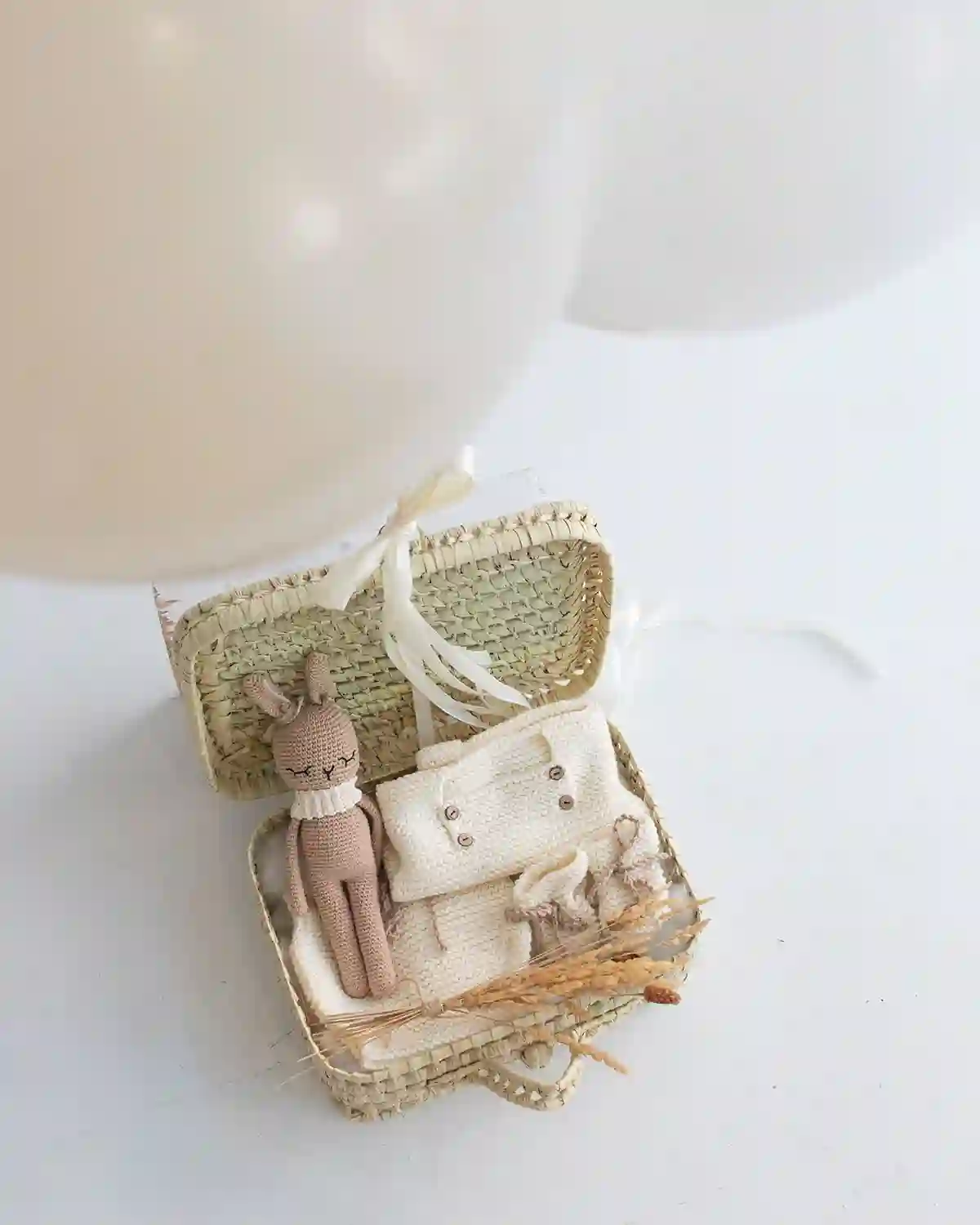 CAPAZO BEBÉ CON GLOBOS