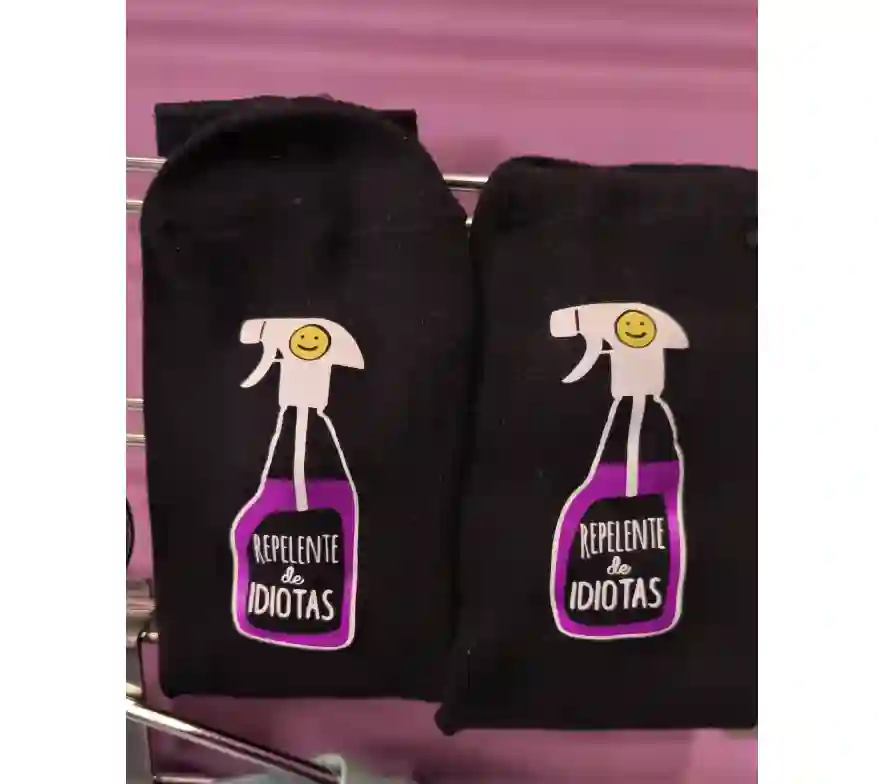 Idiots repellent socks