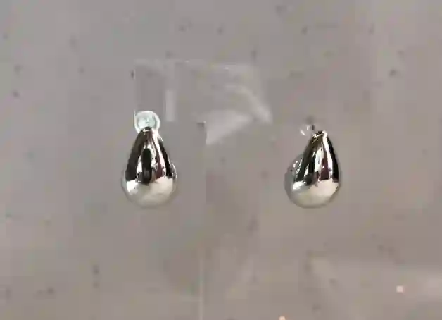 PENDIENTE GOTA BOLA