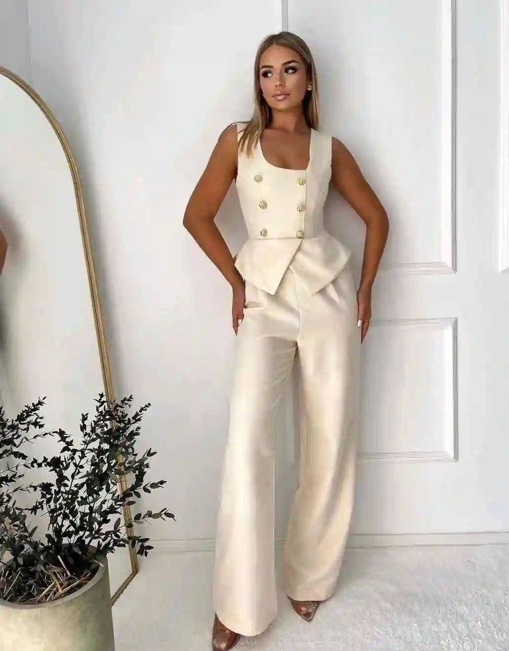 MONO BOTONES BEIGE