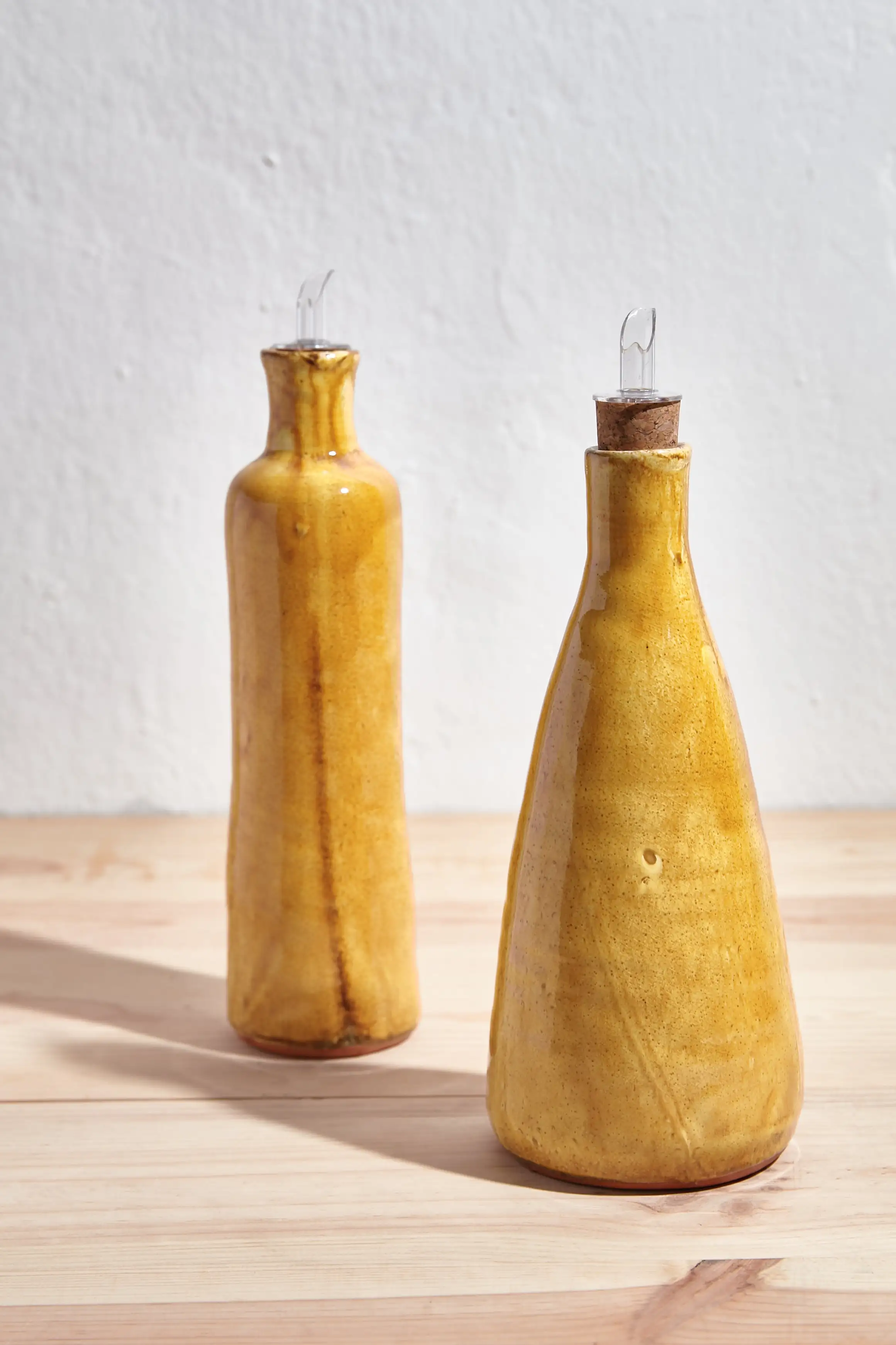 Aceitera Algar amarilla de cerámica de Almería
