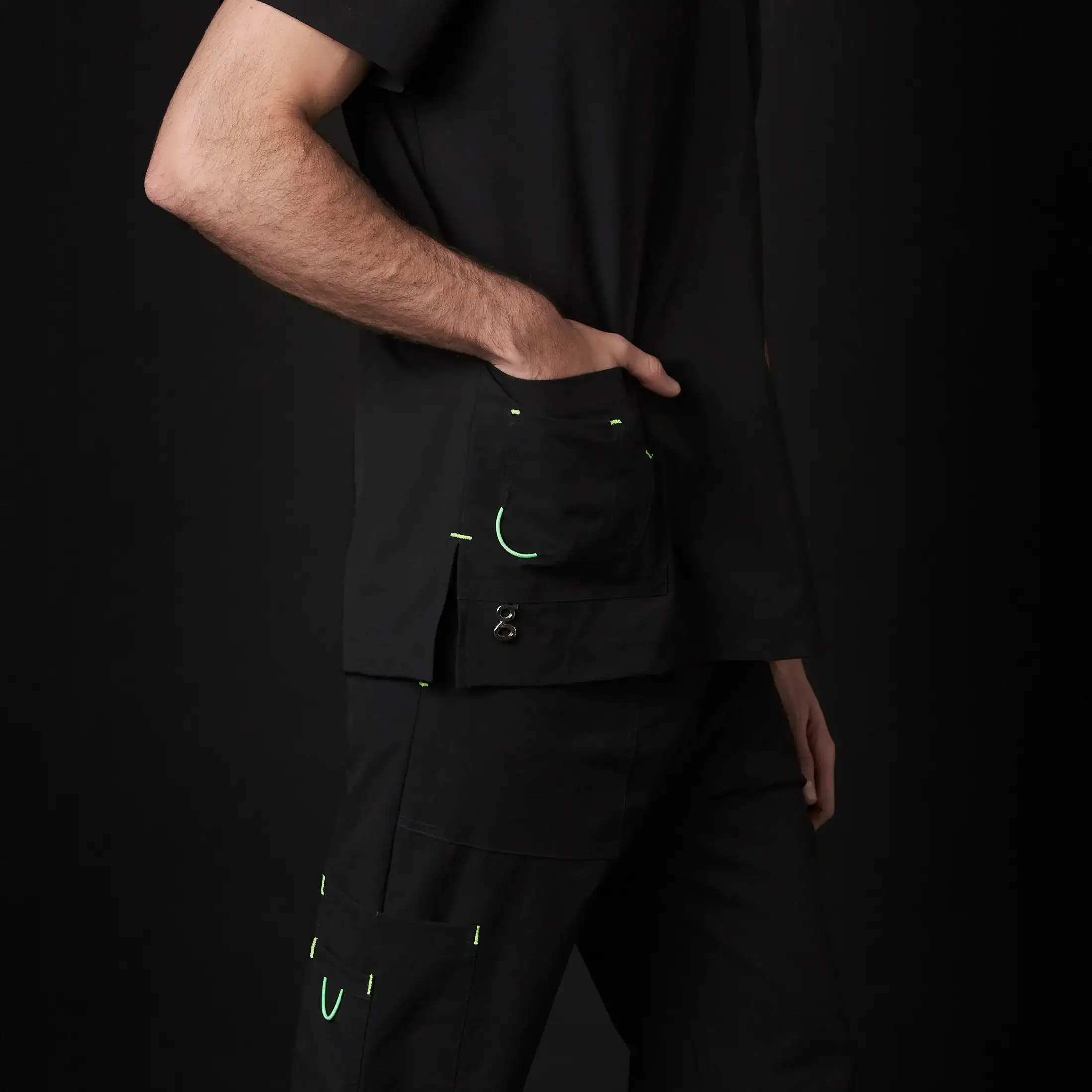 Pijama Sanitario Phantom Caballero Strech Premium Multiverse - Imagen 2