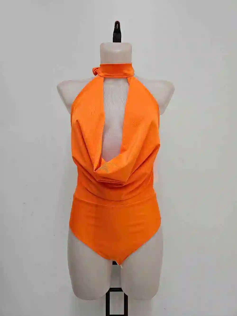 BODY LICRA ESCOTADO NARANJA