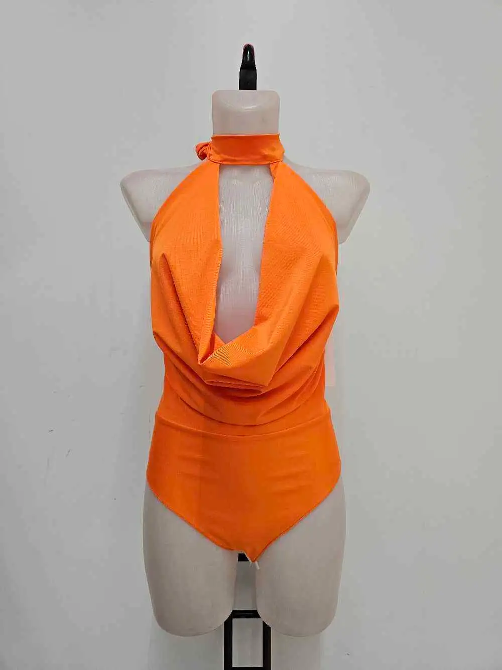BODY LICRA ESCOTADO NARANJA