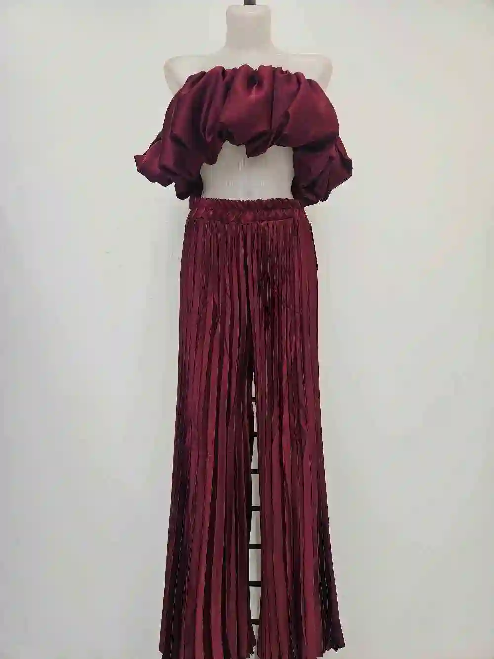 CONJUNTO PLISADO GRANATE