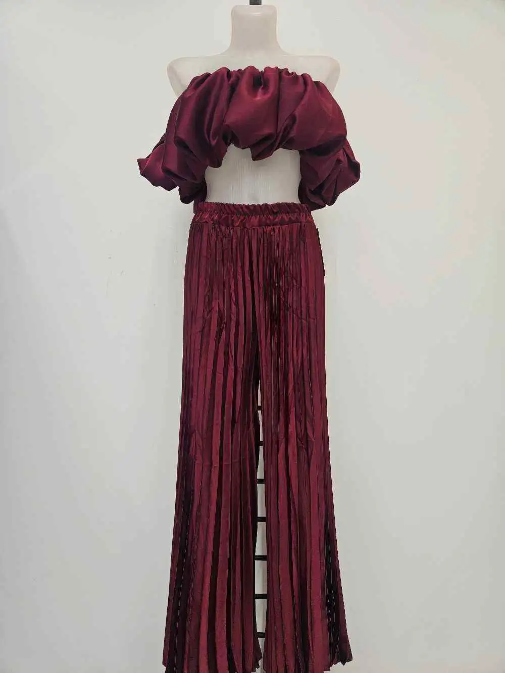 CONJUNTO PLISADO GRANATE