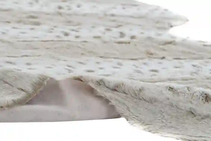 Alfombra acrílico del cabello, forma irregular. (60x90x2)