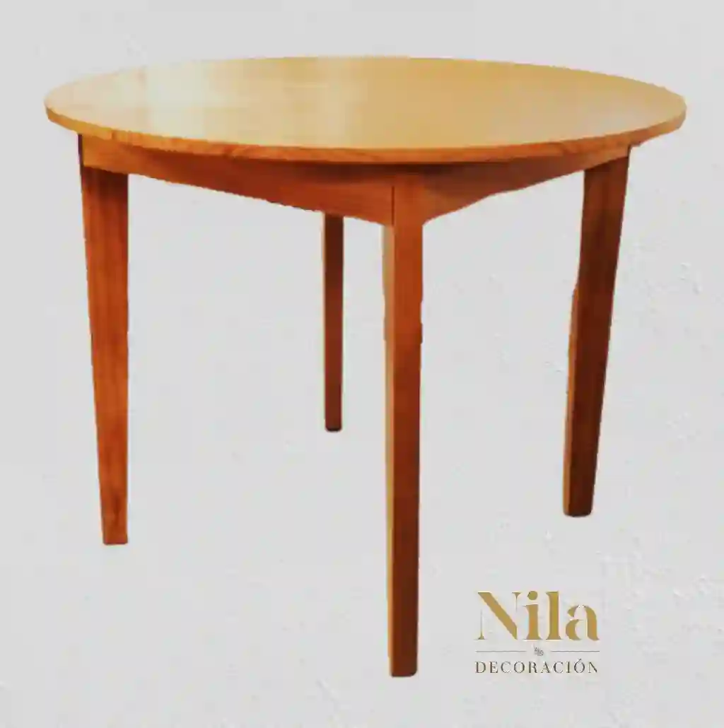 Mesa de Comedor redonda, fija. Cuatro patas en madera.