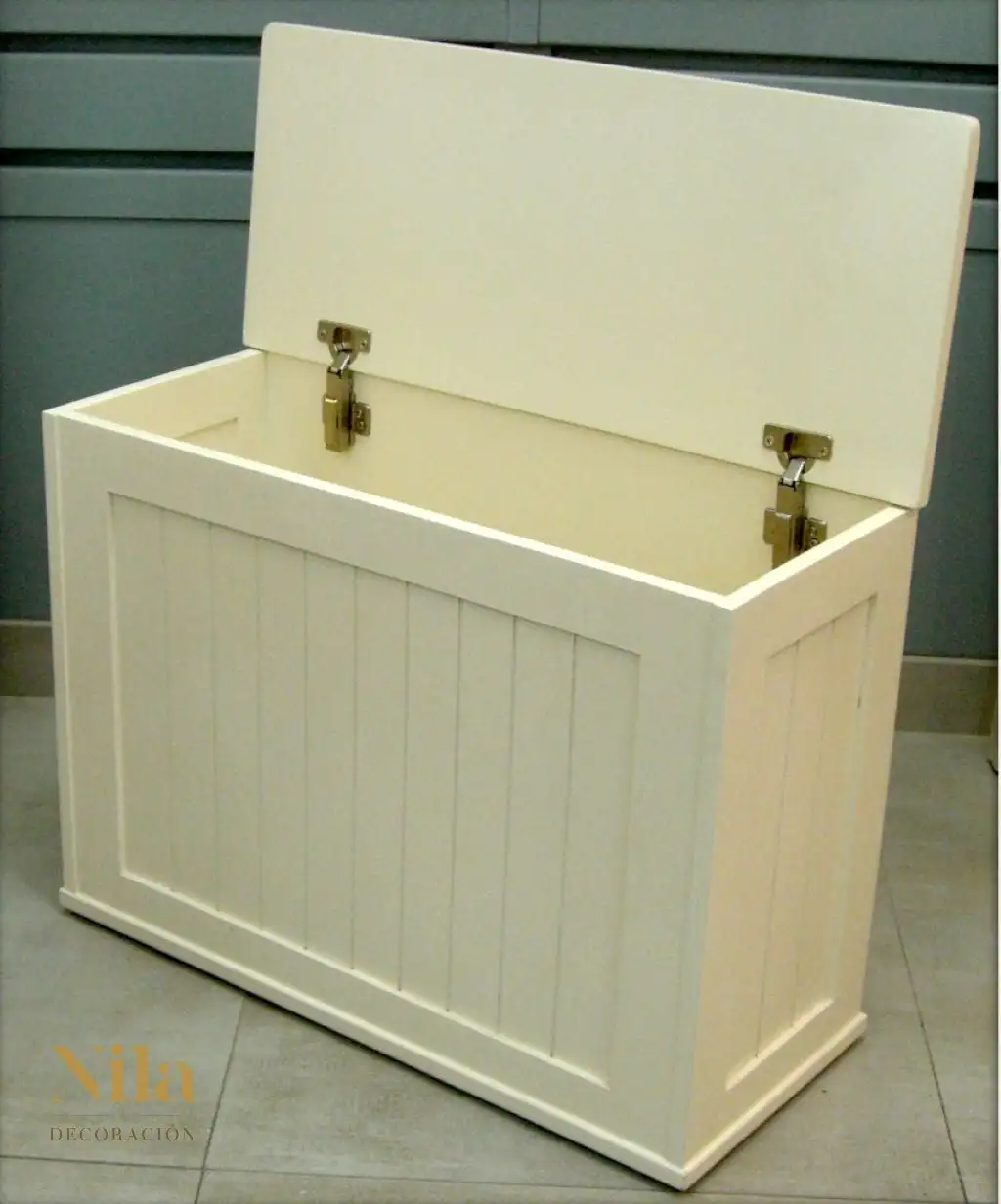 Mueble Arcón de Madera decorado a rayas con Tapa. - Imagen 2