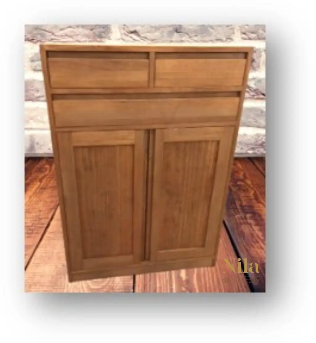 Mueble Recibidor de madera, con tres cajones superiores y dos puertas a rayas. - Imagen 2