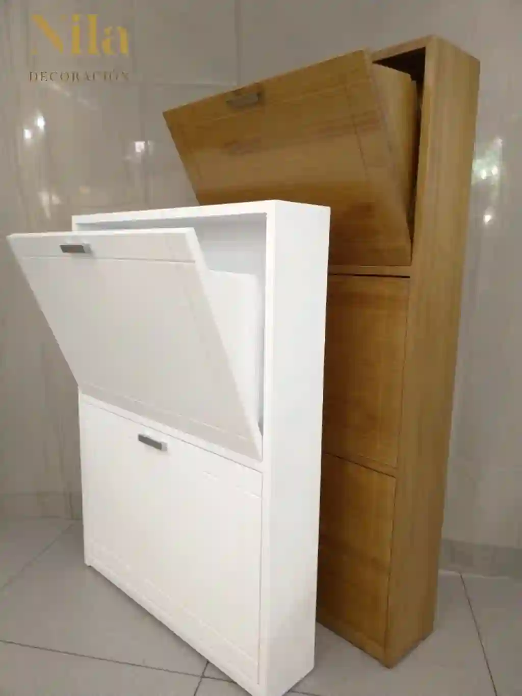 Mueble zapatero de madera, con dos portones para calzado.