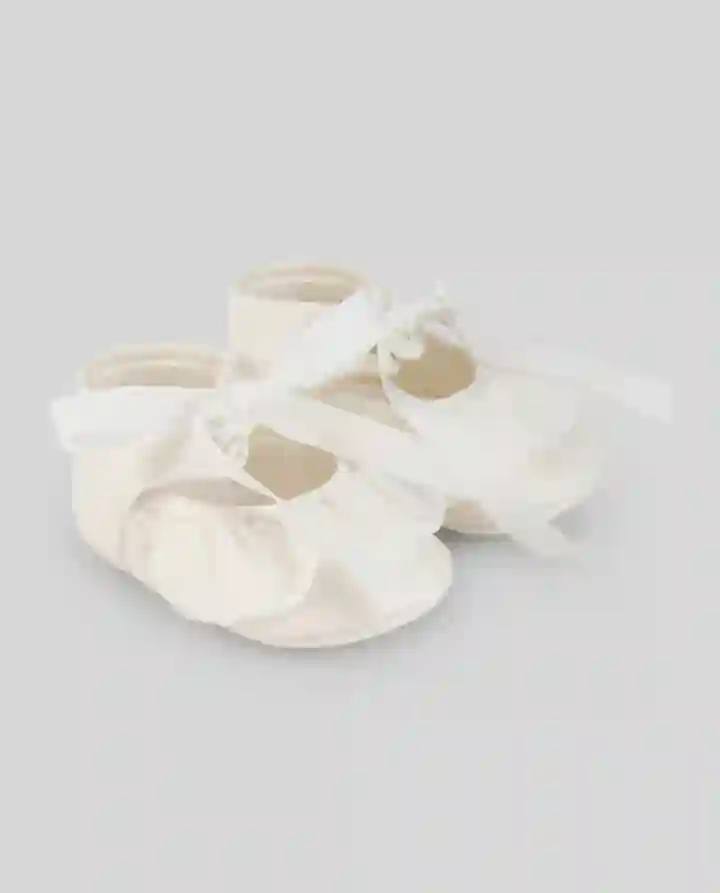 "Essential" ceremony shoe