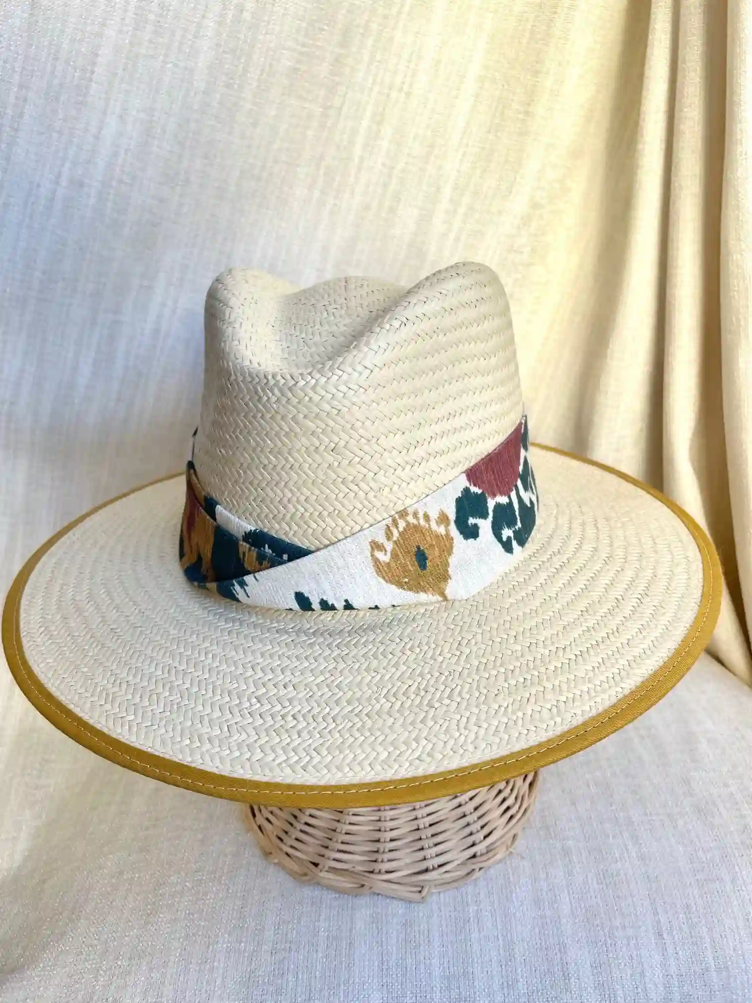 Sombro Ala 8 Ikat Terracota