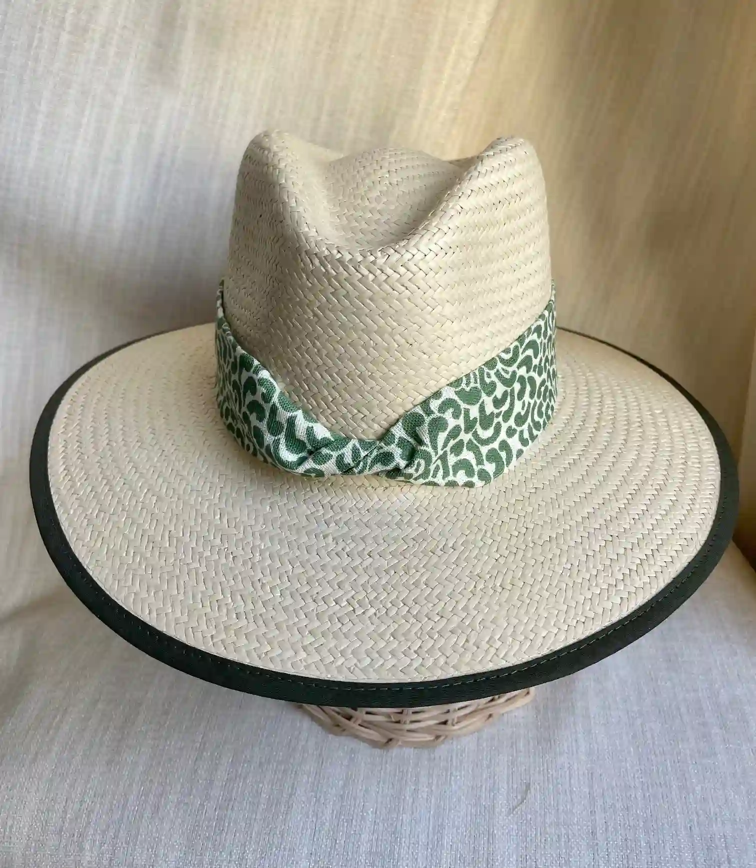 Sombro Ala 8-Verde Delacova