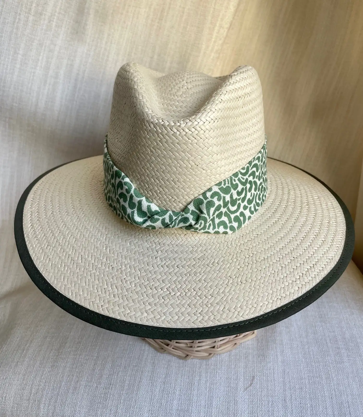Sombro Ala 8-Verde Delacova
