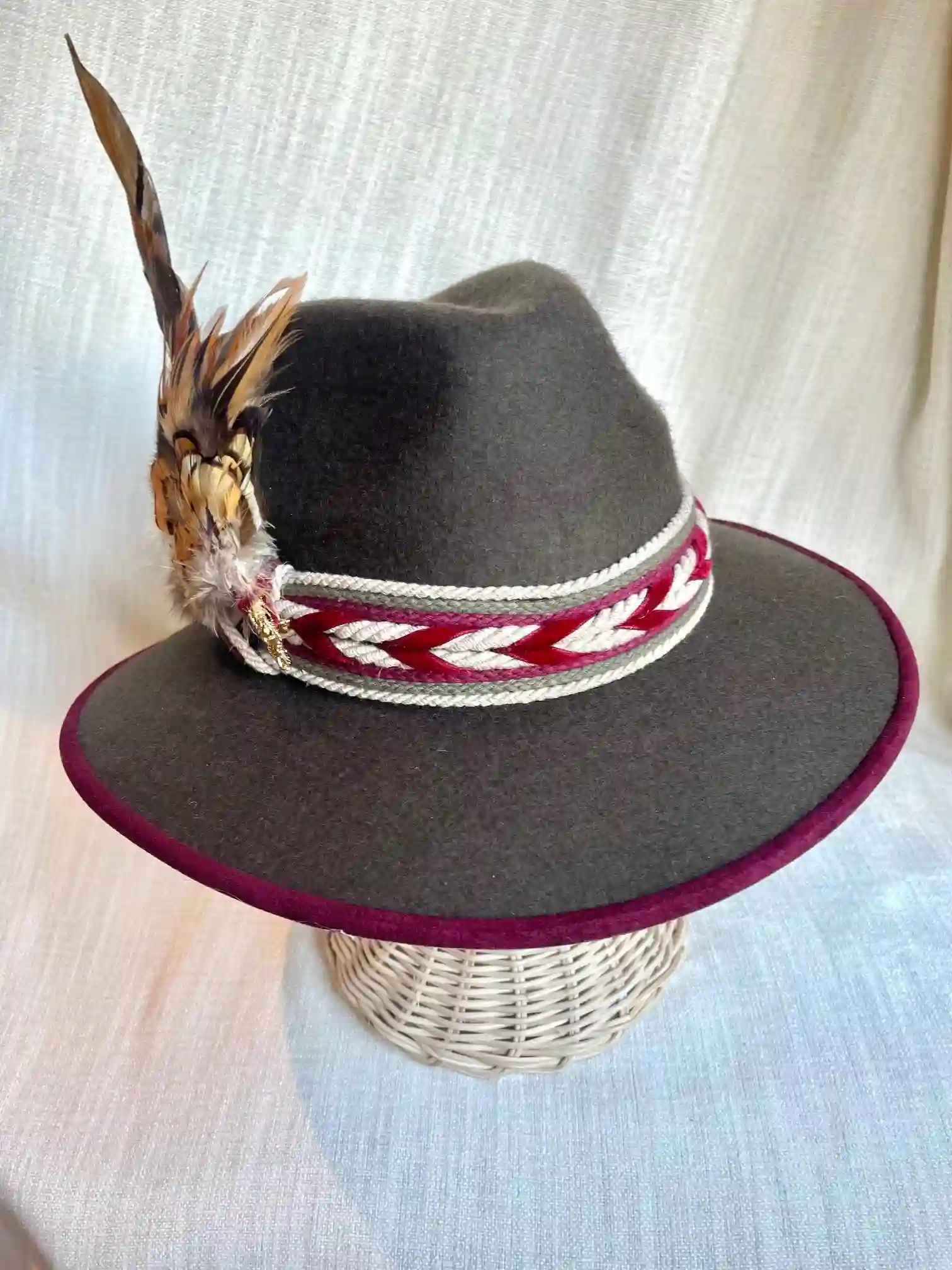 Fedora Marron Merino- Doble Cordon-Ribete (Con Pluma)