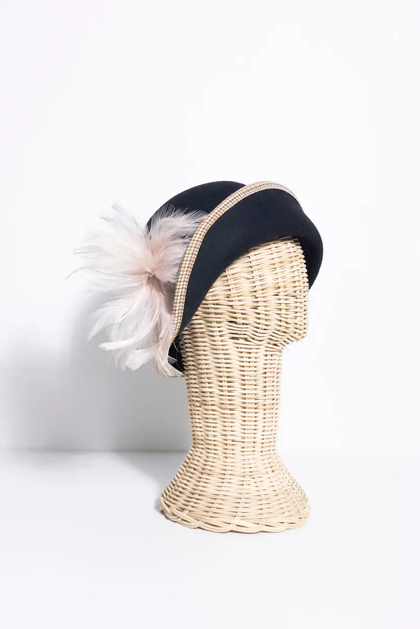 Pluma negro casquete