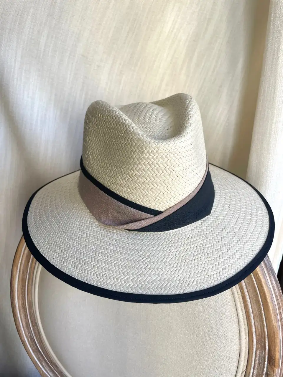 Sombrero ala 8 CAMEL Y NEGRO BICOLOR