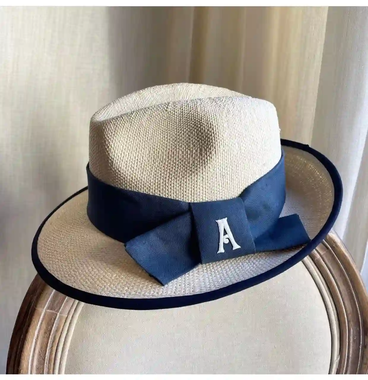Sombrero panama yute AZUL CON INICIAL