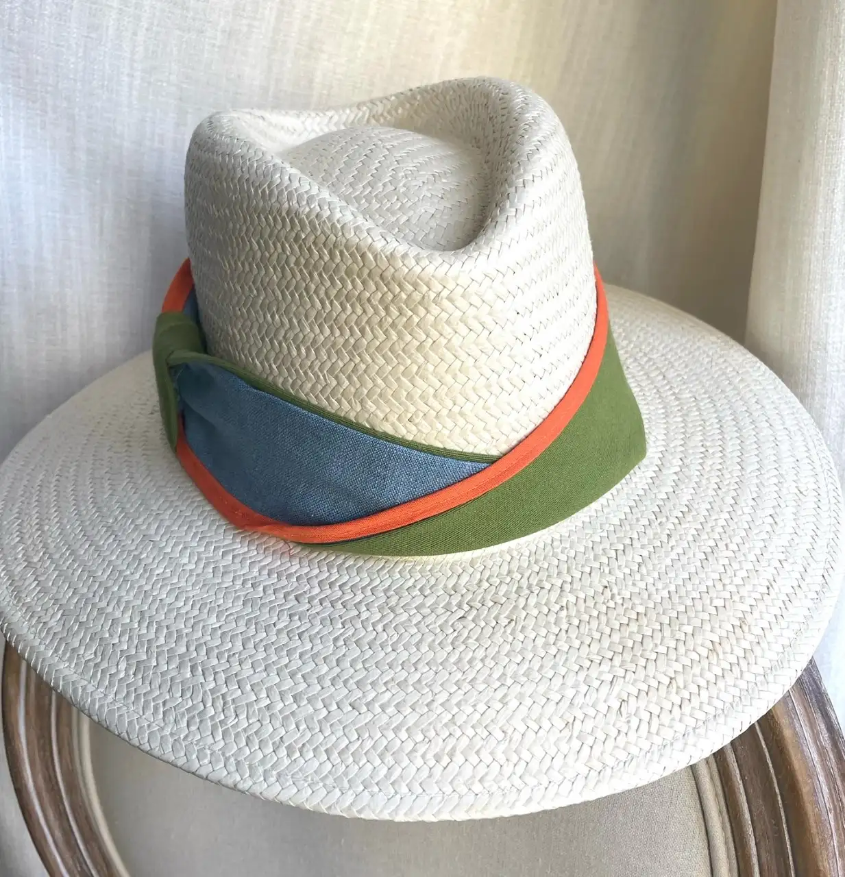 Sombrero ala 8 // TRICOLOR VERDE AZUL NARANJA