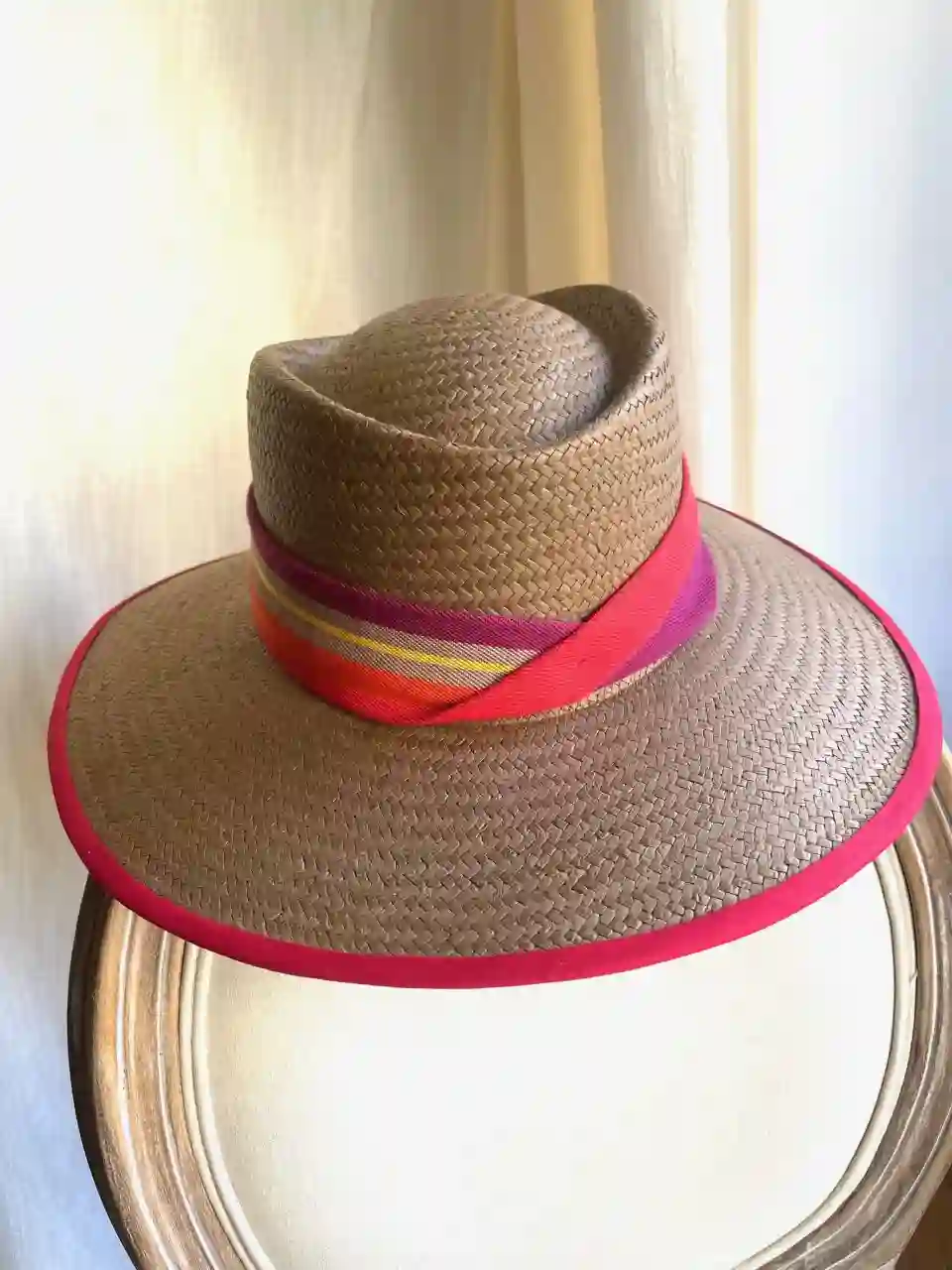 Sombrero ovalado marrón- EDICIÓN LIMITADA RAYAS