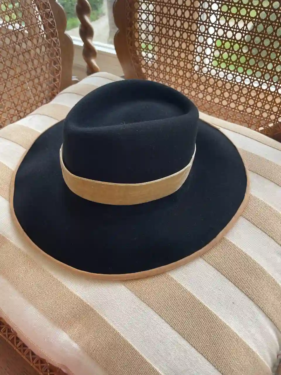 Sombrero NEGRO Y CAMEL 10CM