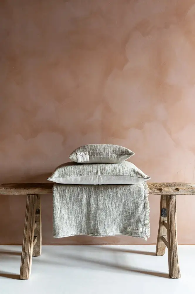 Cojín blanco y gris - Imagen 2