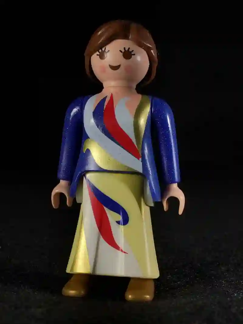 C0831 figura suelta sin complementos