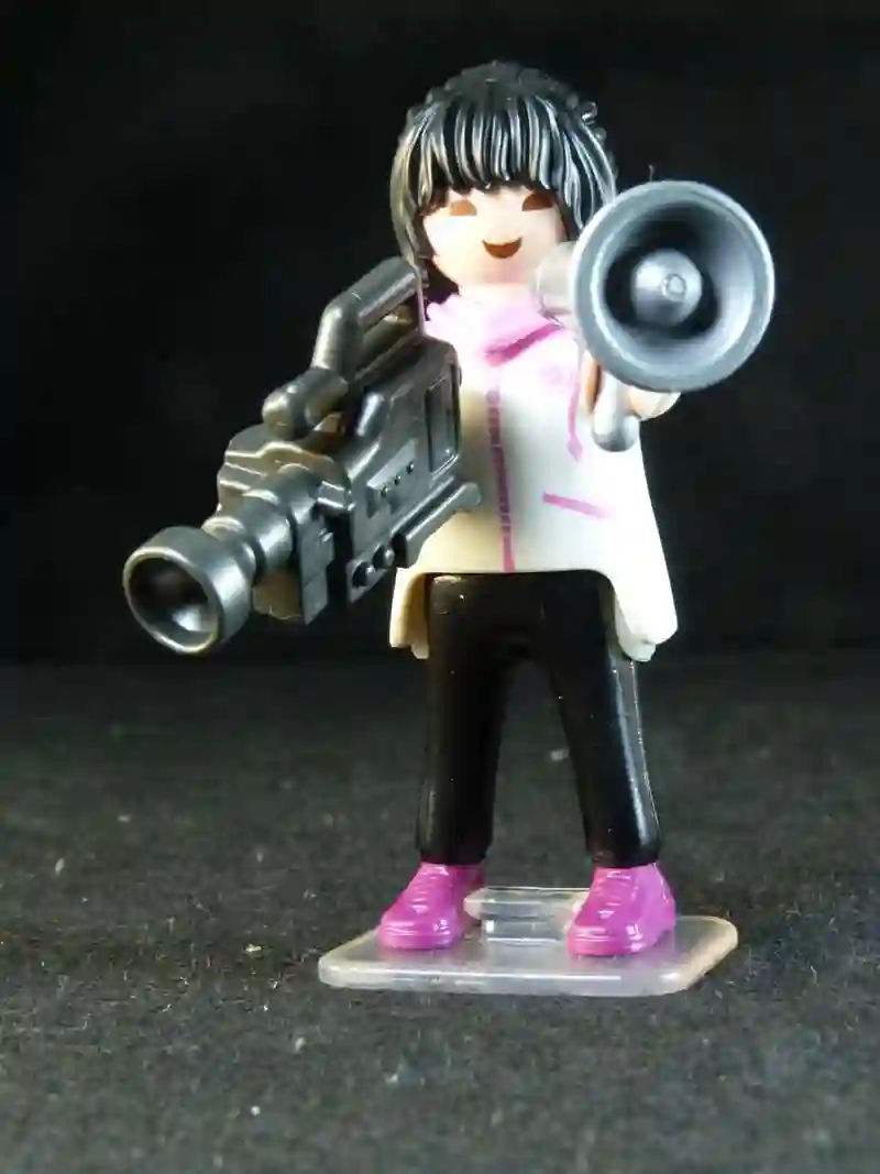 CT0880 FIGURA CON COMPLEMENTOS
