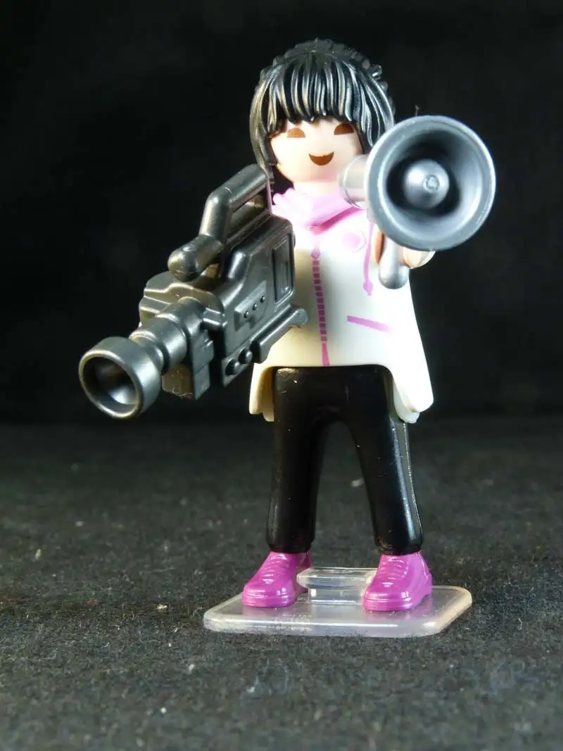 CT0880 FIGURA CON COMPLEMENTOS