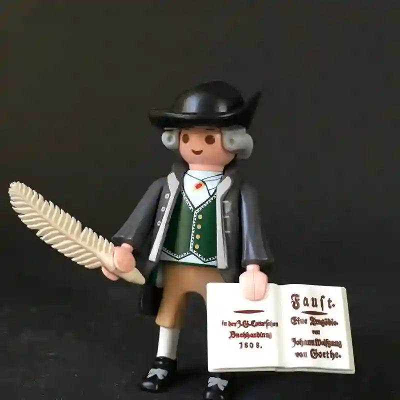 PR0101 FIGURA CON COMPLEMENTOS