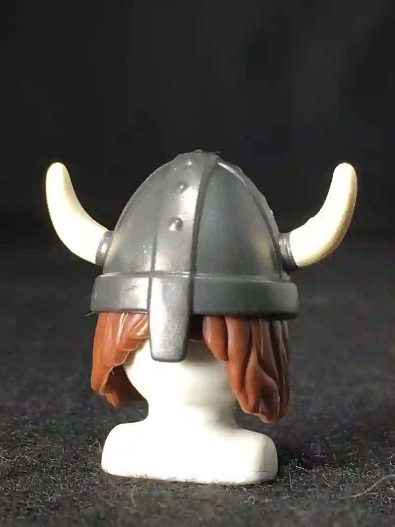 Casco_0126 casco vikingo cuernos acero oscuro