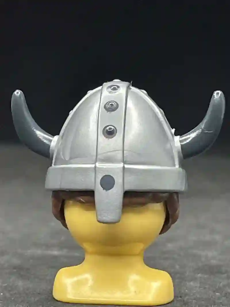 Casco_0225 Casco Vikingo Acero Remaches Y Cuernos Gris Oscuro
